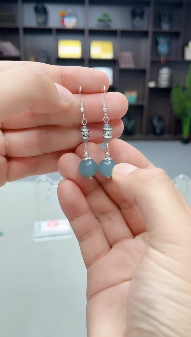 未镶嵌石英质玉（天山翠）耳钉420000