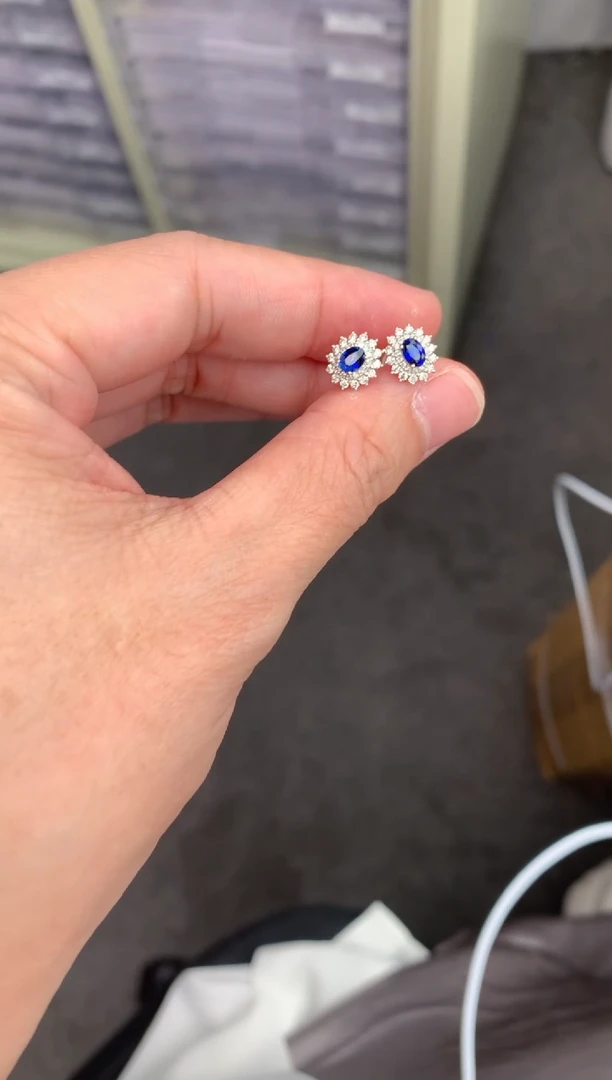 【闪购商品】蓝宝石耳饰18K金镶嵌44分皇家蓝耳钉