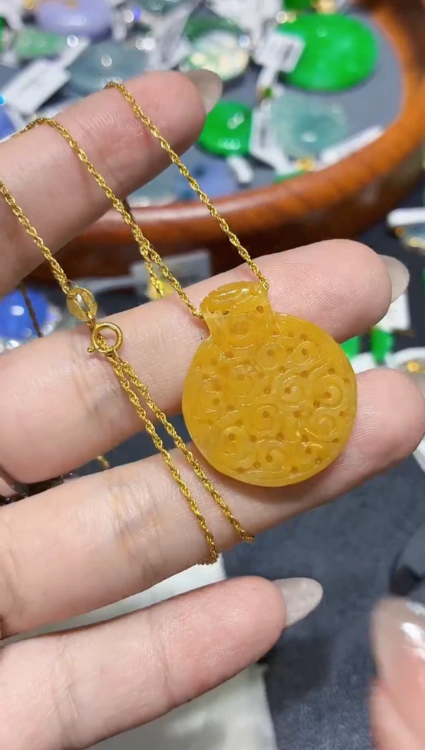 吊坠(赠链)18K金镶嵌翡翠多样性发其一