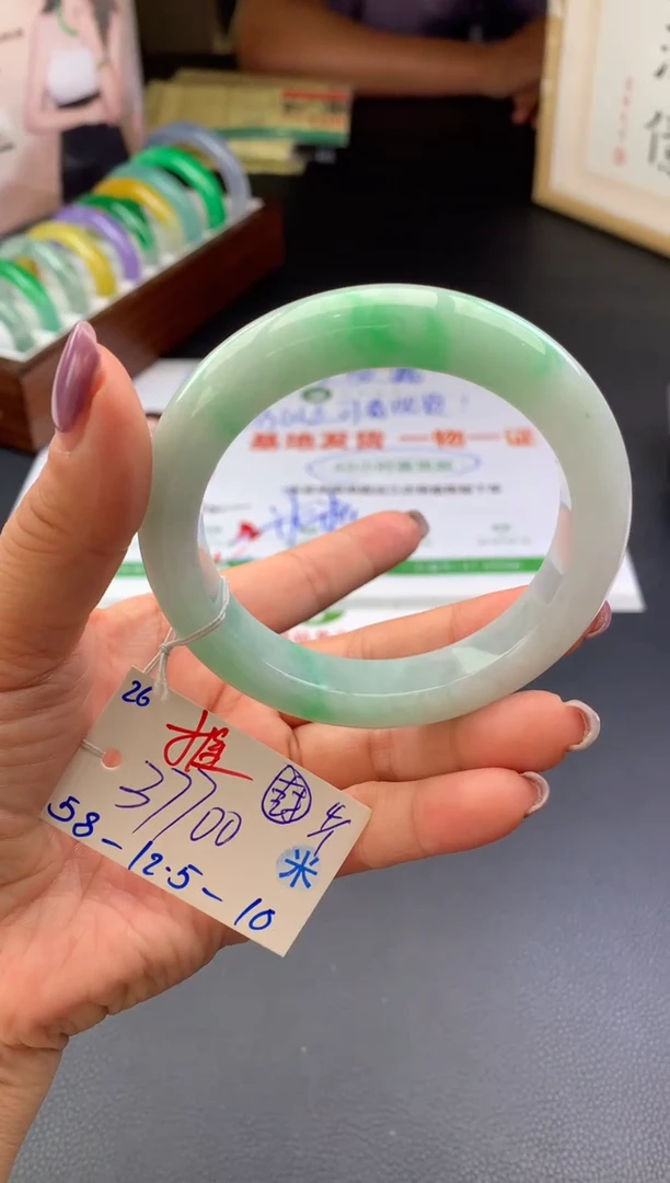 未镶嵌手镯翡翠假一赔三   手镯