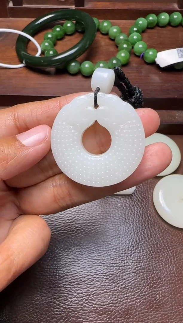 未镶嵌和田玉挂件和田玉挂件