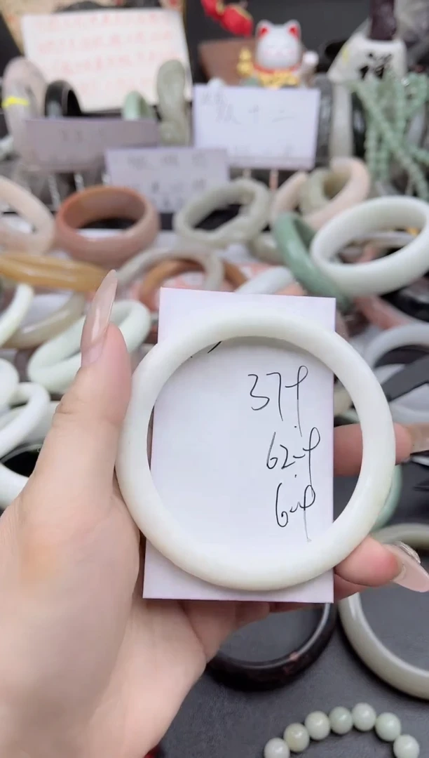 未镶嵌手镯石英质玉379