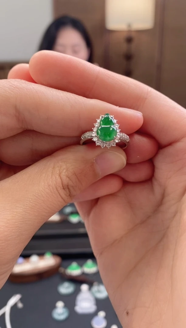 【闪购商品】翡翠戒指18K金镶嵌绿葫芦戒指