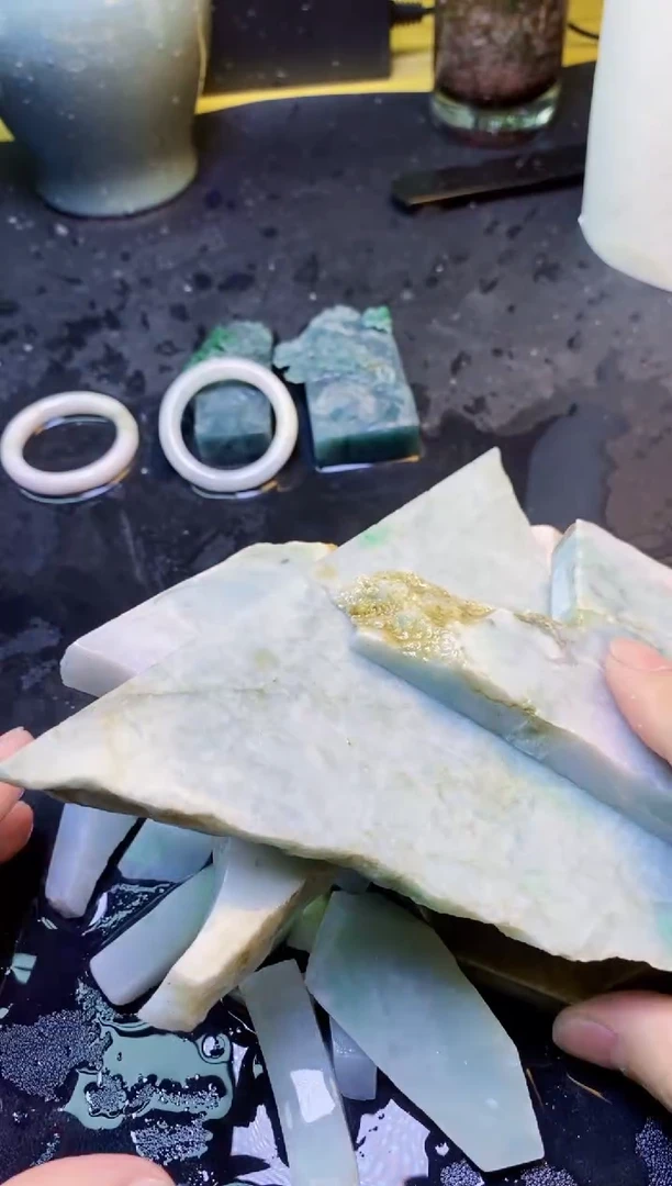 翡翠未镶嵌颈饰天然翡翠043