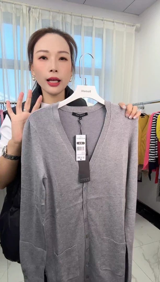 小****?灰色开衫有9999