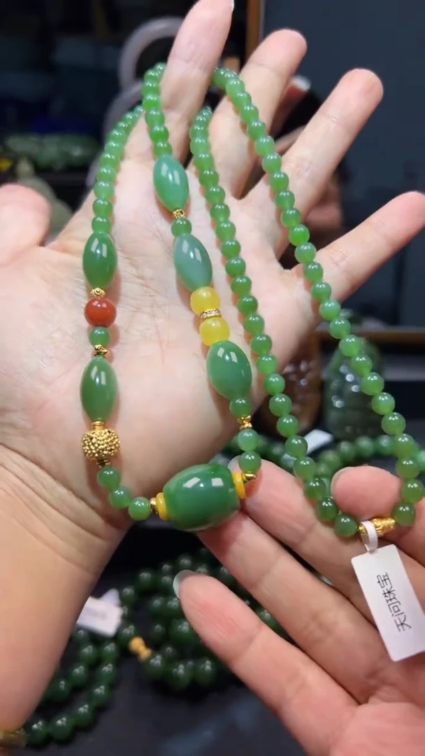 和田玉（碧玉）未镶嵌颈饰1