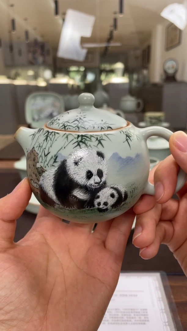 周泽堂天青余秀华彩绘-胖西施（熊猫）