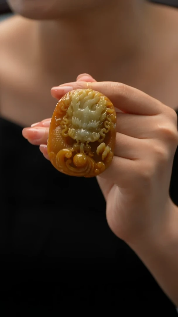 颈饰未镶嵌翡翠龙牌