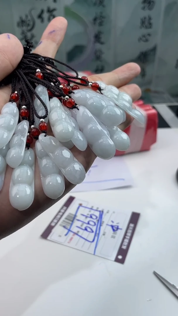 【闪购商品】翡翠挂件未镶嵌砍价王/611196/豆子/多样性发一