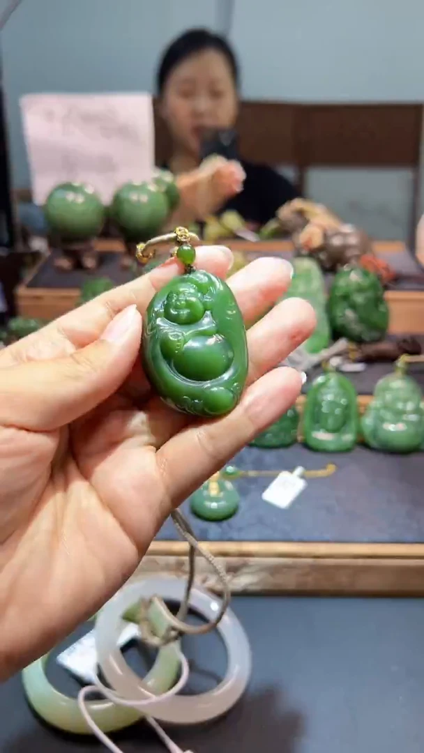颈饰未镶嵌和田玉（碧玉）1