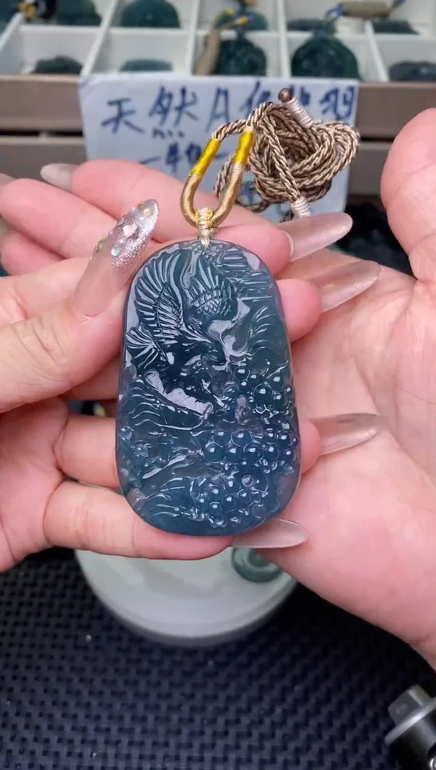 翡翠未镶嵌颈饰