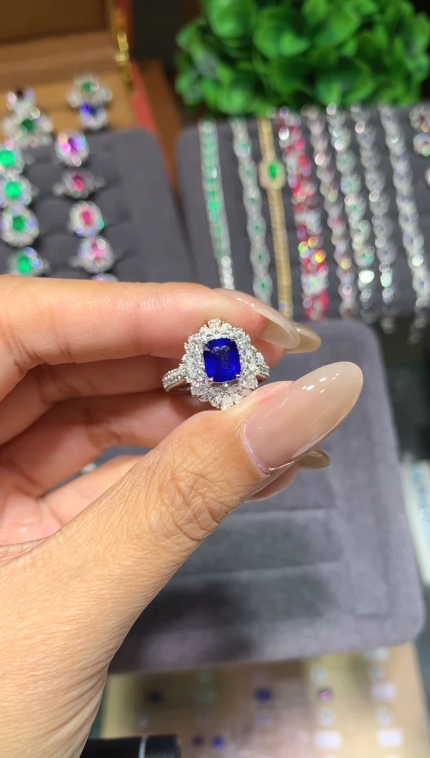 戒指蓝宝石18K金镶嵌1.26ct