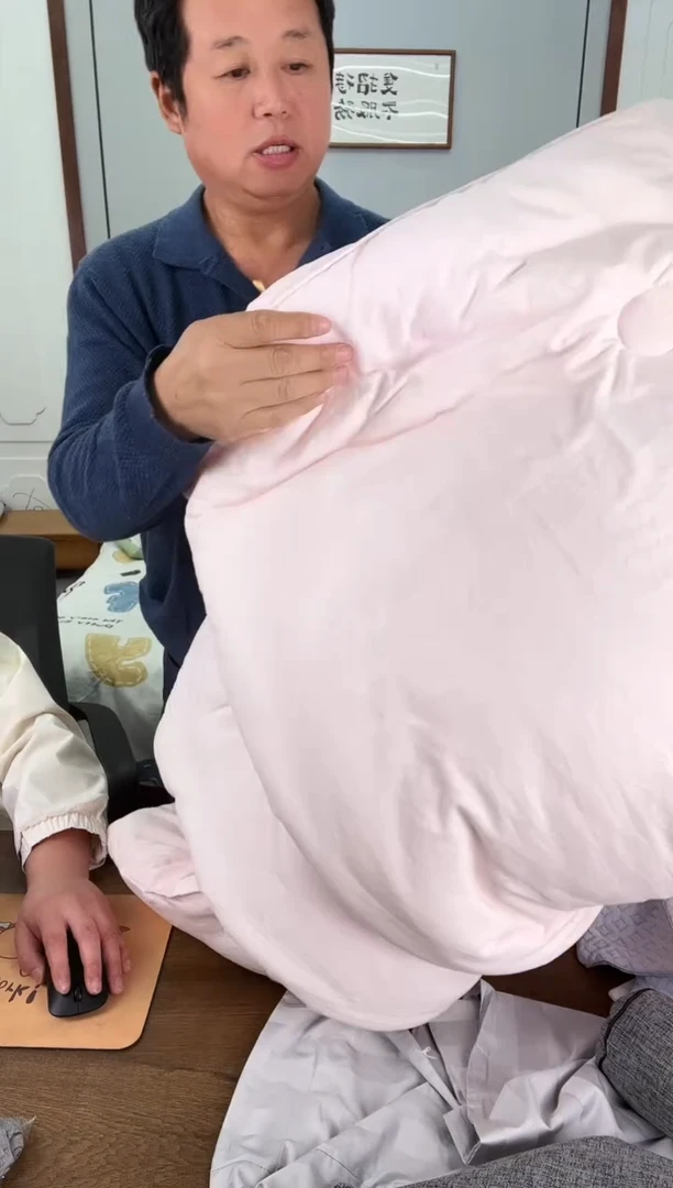 聚酯纤维粉色220*240cm被芯总重约6斤 微瑕