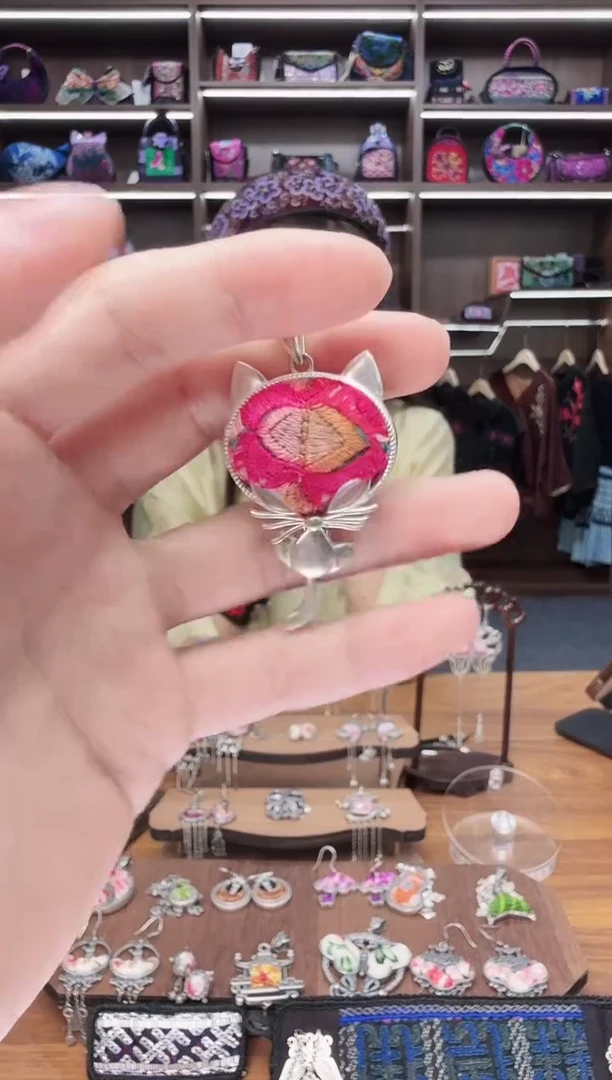 织绣109蒙阿苏苗绣传承店