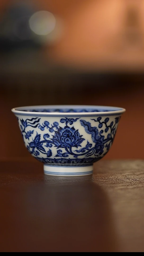 瓷舜瓷缠枝莲花撇口杯