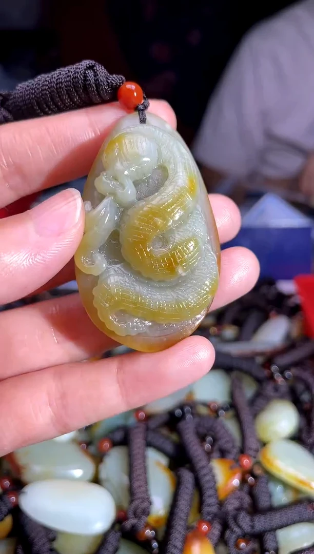 和田玉未镶嵌颈饰1