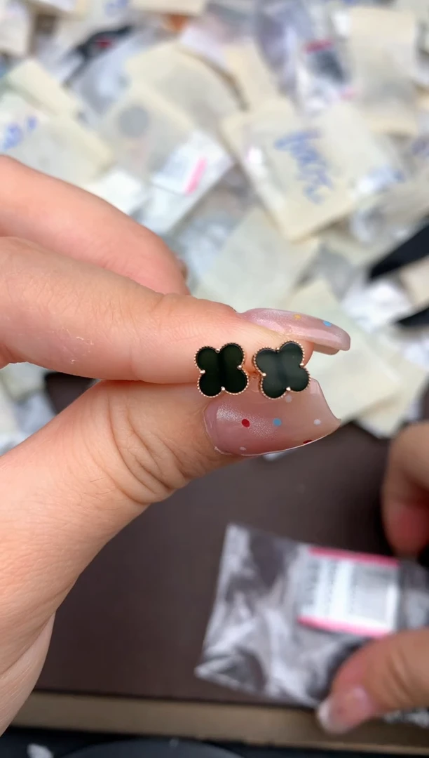 18K金镶嵌挂件翡翠一