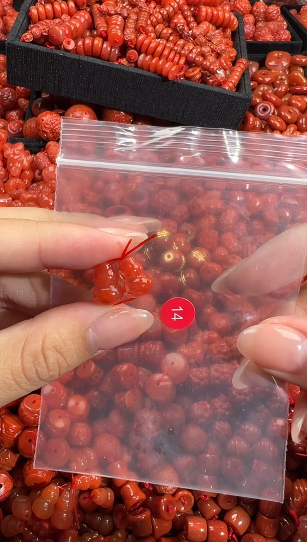 南红玛瑙未镶嵌颈饰1