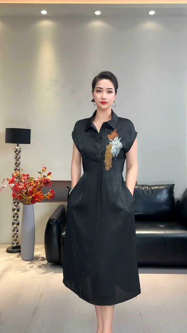 老料定位花新款夏季气质碎花连衣裙中老年妈妈装收腰显瘦宽松大码