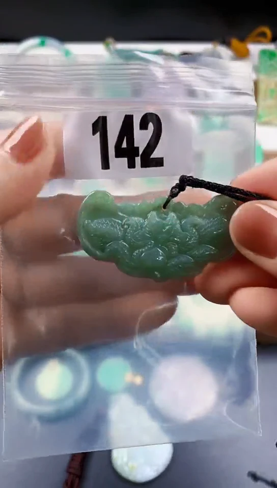 翡翠未镶嵌颈饰天然翡翠吊坠挂件