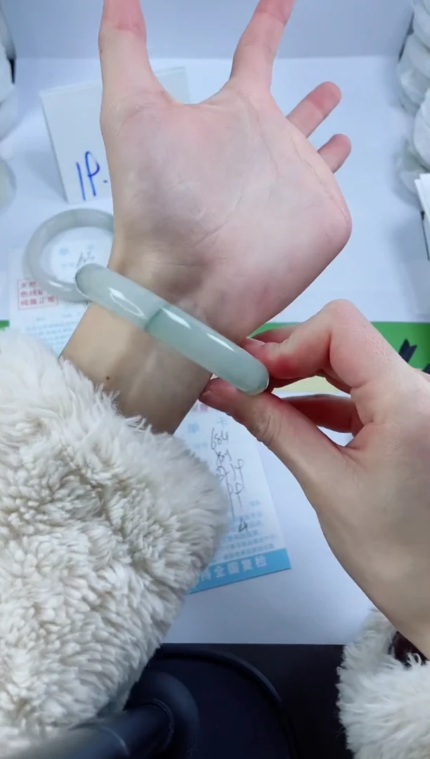 【闪购商品】石英质玉手镯未镶嵌684-58.5