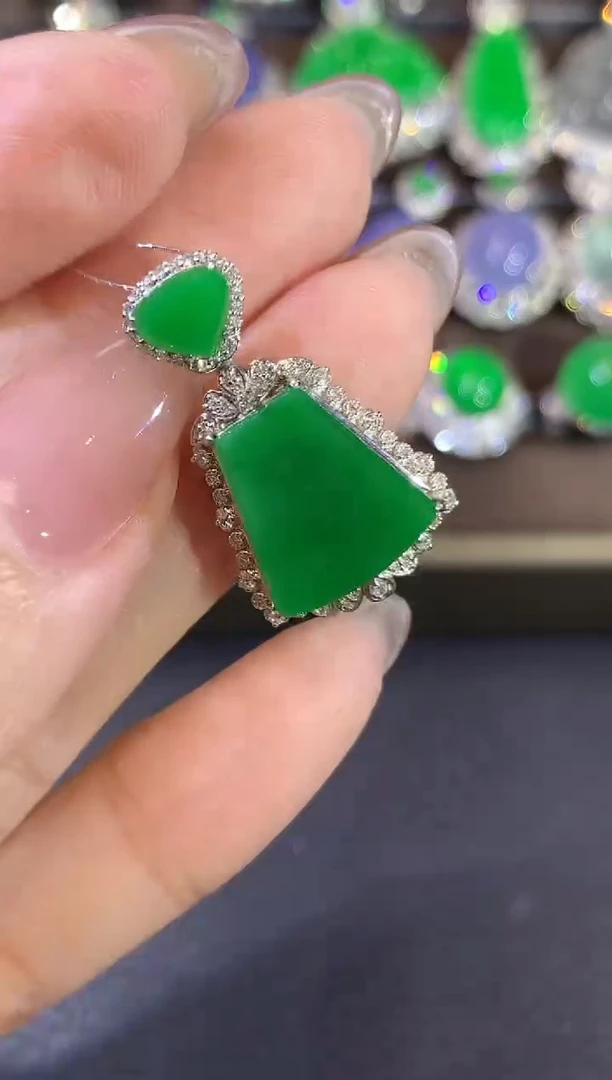 翡翠18K金镶嵌吊坠(不含链)D15