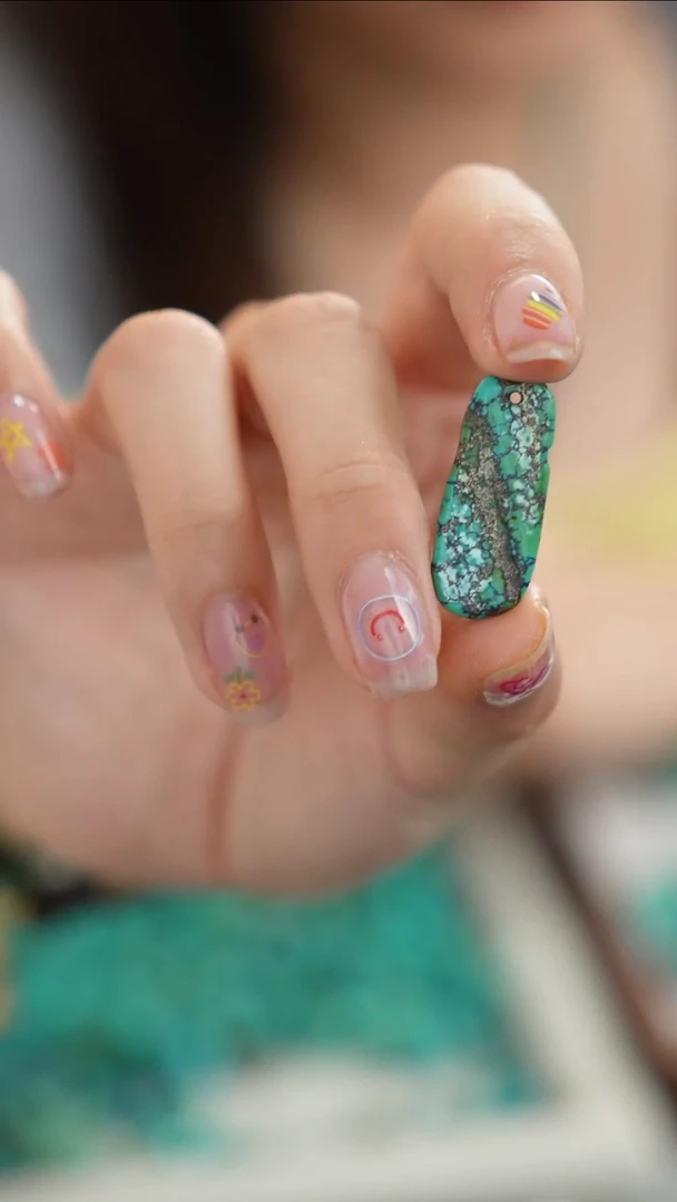 玛瑙/玉髓牌子未镶嵌高度28.2宽度11.7厚度3绿松