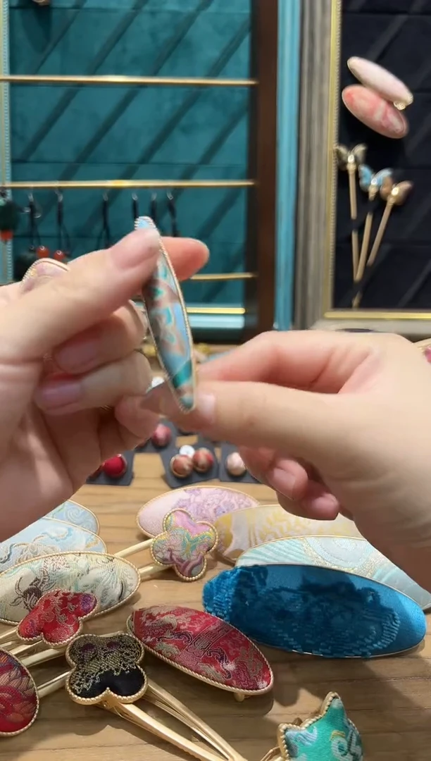 【闪购商品】【一物一拍专车】蓝蓝金调小柳叶发夹