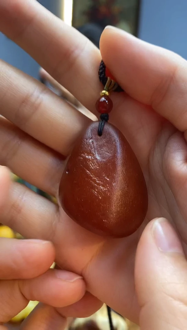 未镶嵌颈饰琥珀吊坠