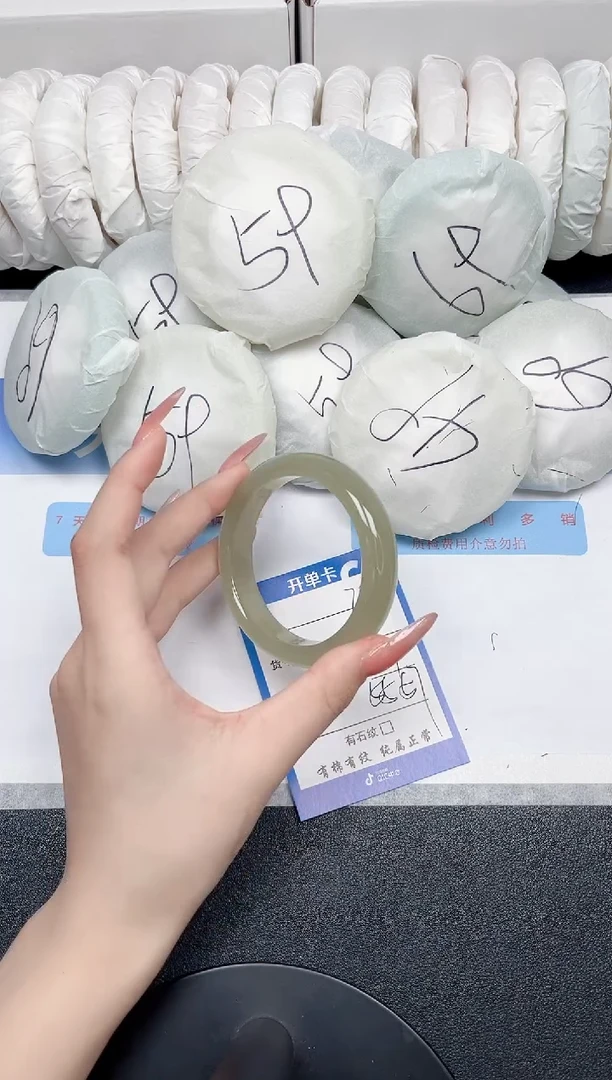 未镶嵌手镯石英质玉78-56.4