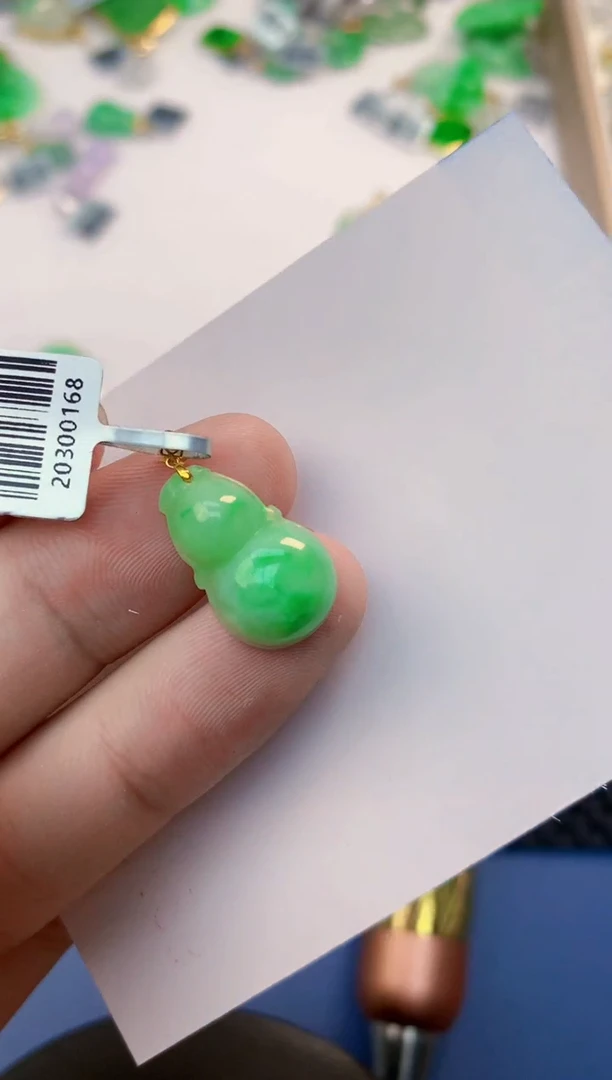 翡翠未镶嵌吊坠(不含链)           1