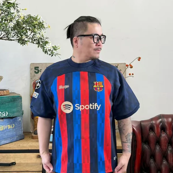 现货-巴塞罗那夏季短袖10号足球服秋冬透气休闲运动速干数码印花