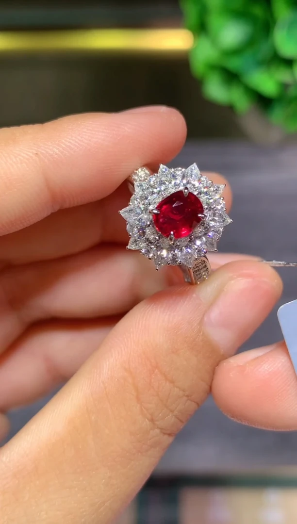 18K金镶嵌戒指红宝石1.08CT