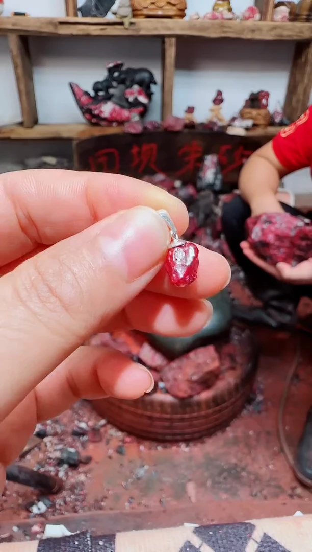 天然辰砂狗头砂吊坠69