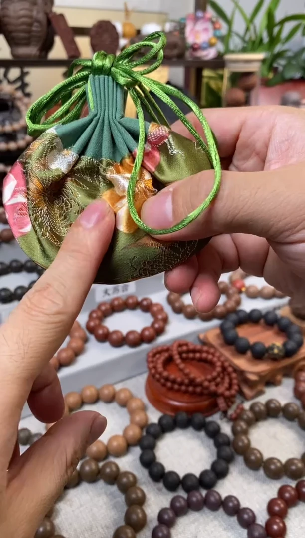 泥塑丹鼎红麝香方合香香囊