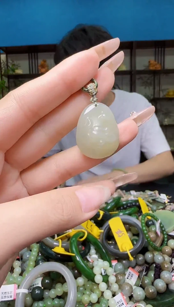 颈饰未镶嵌和田玉1