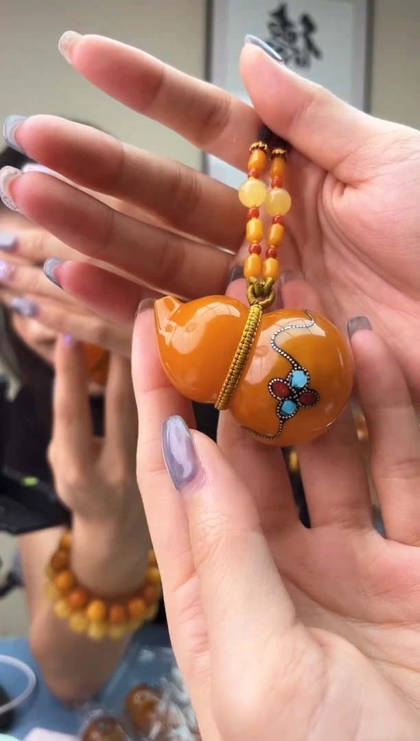 蜜蜡未镶嵌珠宝奇石 T030 假一罚十多样性发其一