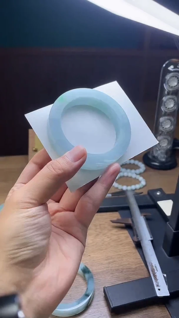 未镶嵌手镯定制翡翠小**?定制