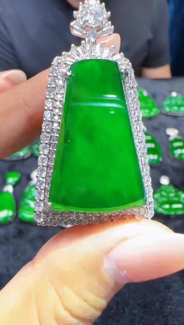 未镶嵌定制翡翠翡翠吊坠18