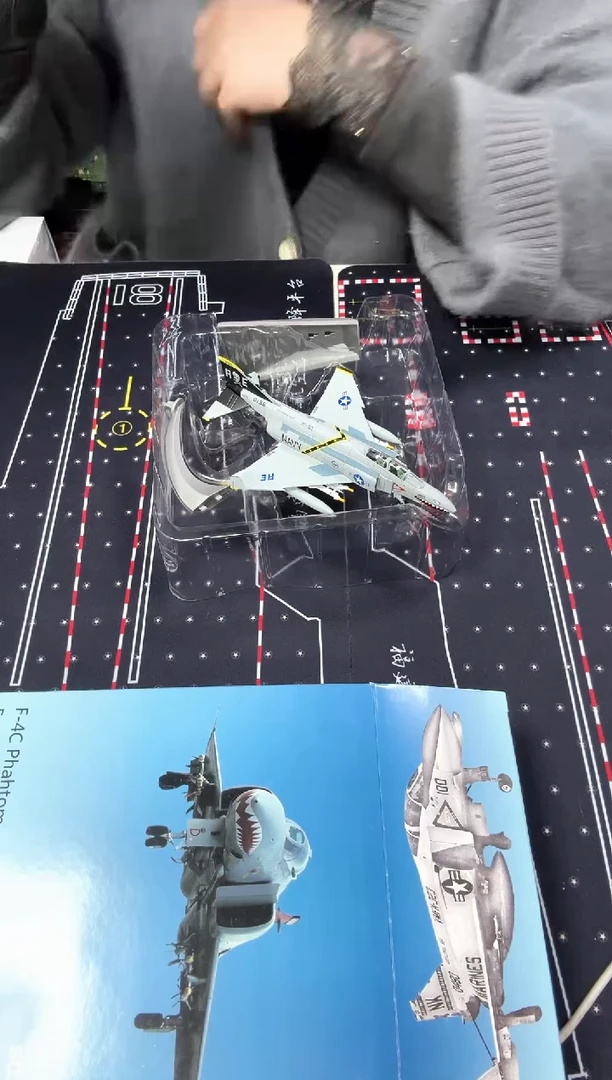 1/100合金飞机模型F4鬼怪