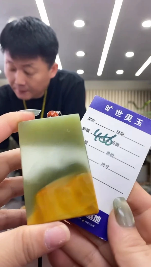 精品黄白无事牌吊坠