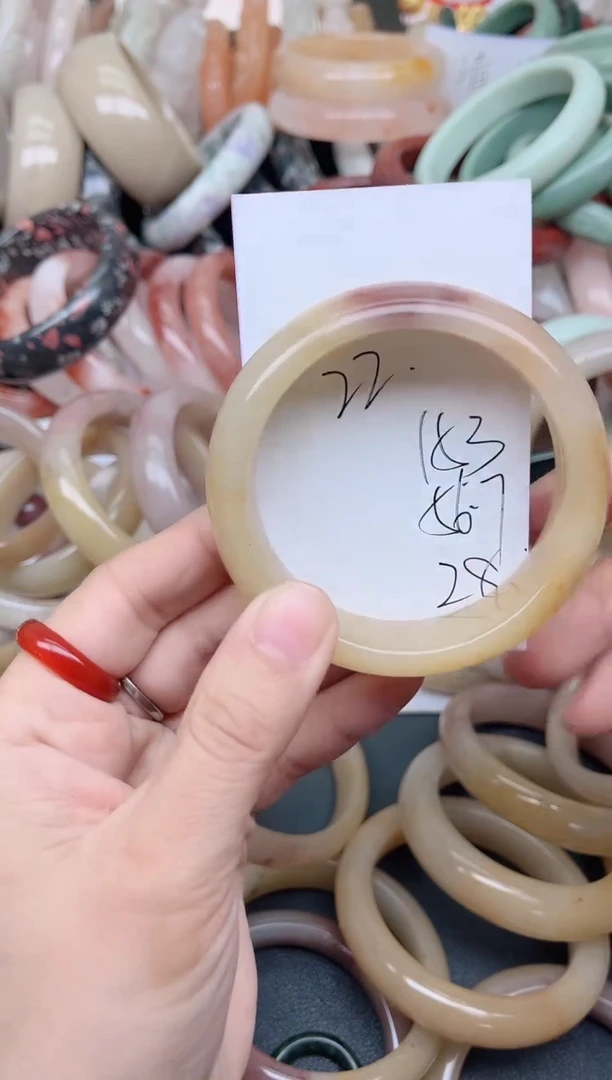 未镶嵌手镯石英质玉153