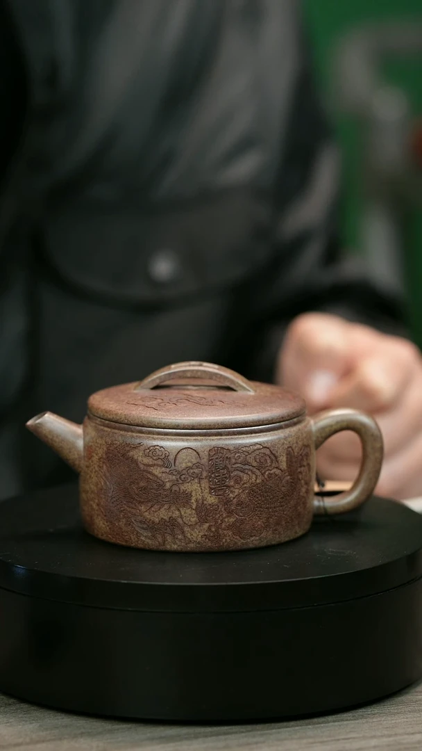 茶壶紫砂刘*阳H2032李琴刻绘鱼化龙汉瓦