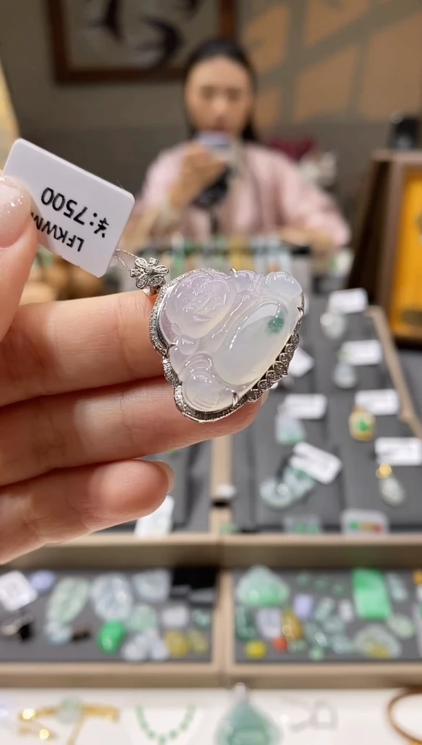 颈饰18K金镶嵌翡翠佛公