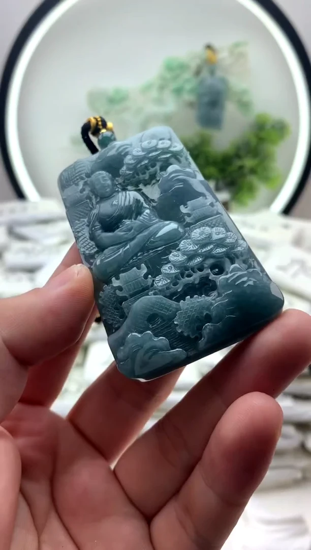 翡翠未镶嵌颈饰大日如来