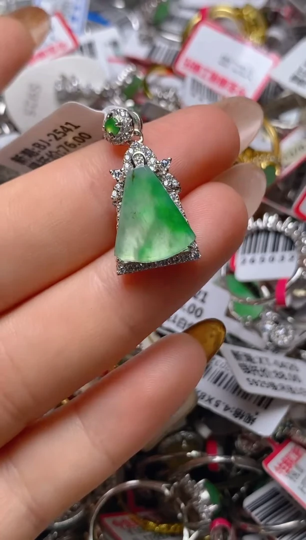 银S925镶嵌戒指翡翠百内无证书