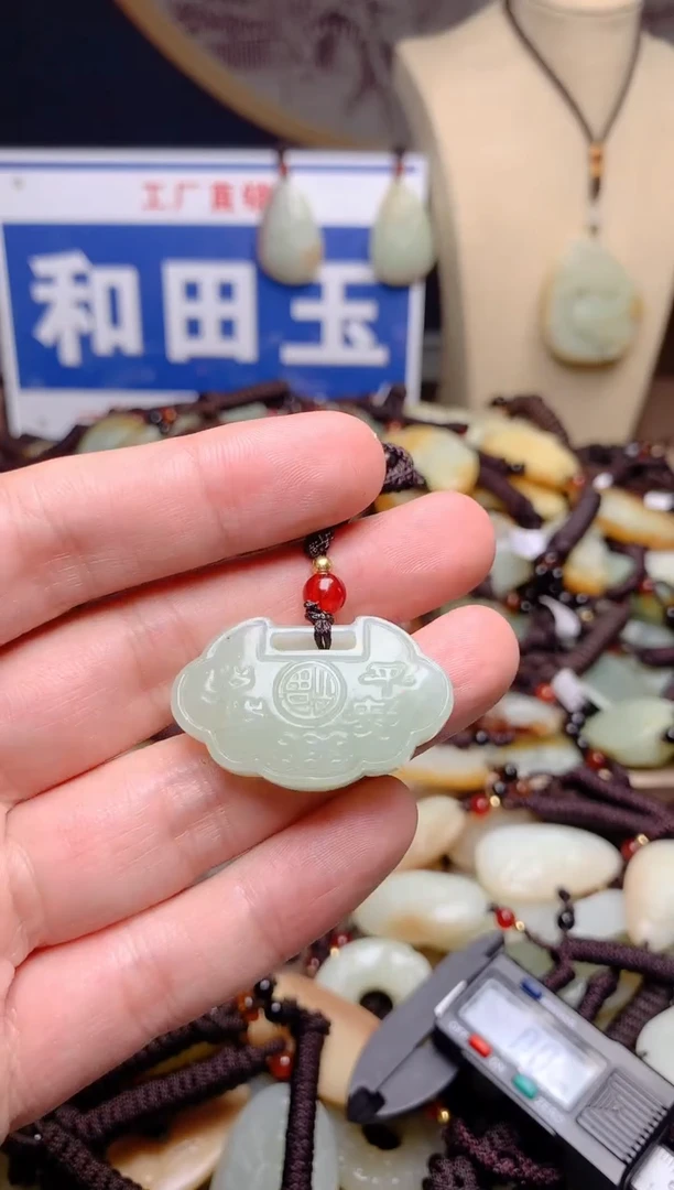 和田玉未镶嵌颈饰1