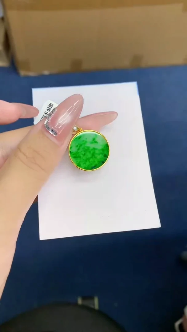 翡翠未镶嵌吊坠(不含链)1