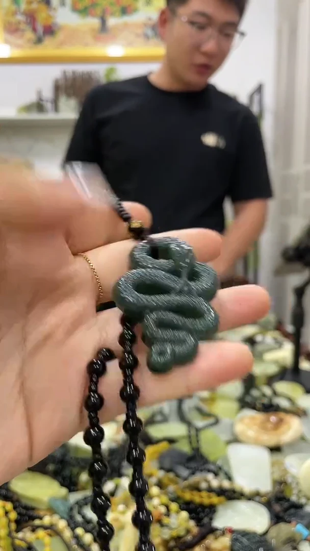 蛇纹石玉未镶嵌吊坠