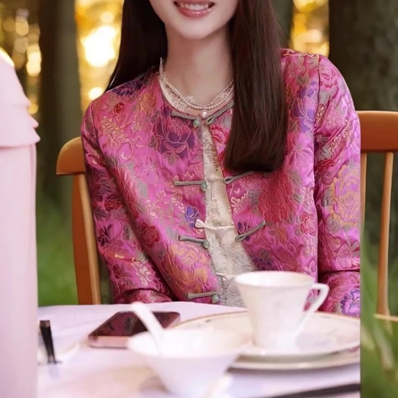 2025年春女装粉色新中式国风潮好看御姐穿搭洋气盘扣篙级感短外套